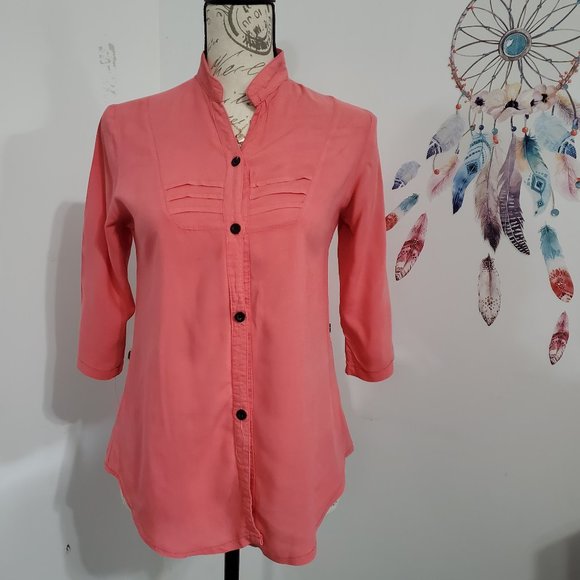 Tops - 🌻 5/$15 Peach Button Down Shirt - Medium